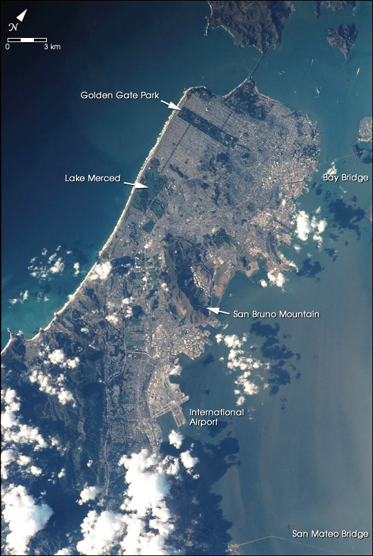 Photo: ISS001-323-21