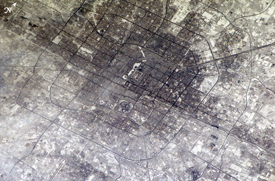 Photo: ISS010-E-18196