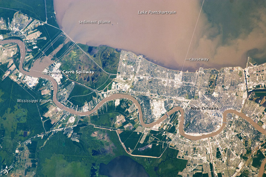 Photo: ISS027-E-32535