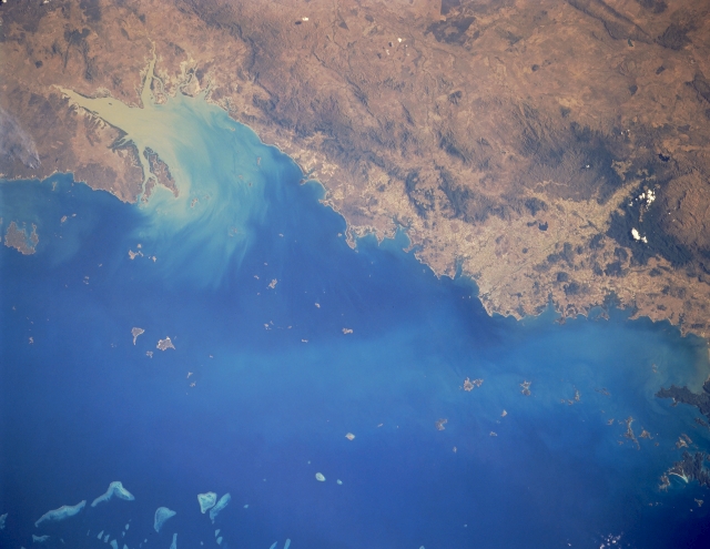 Photo: STS048-151-252