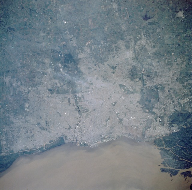 Photo: STS056-103-99