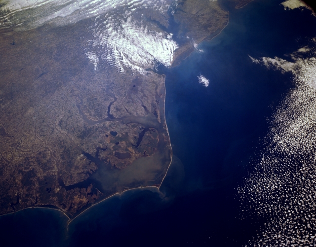 Photo: STS062-151-30