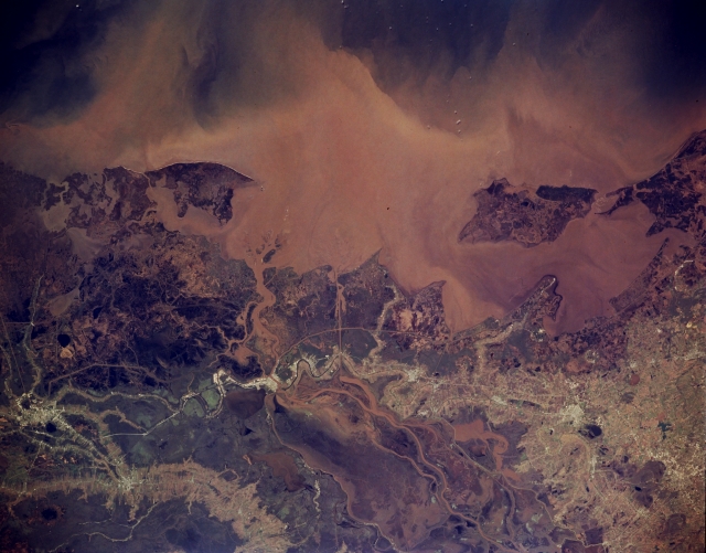 Photo: STS062-152-260