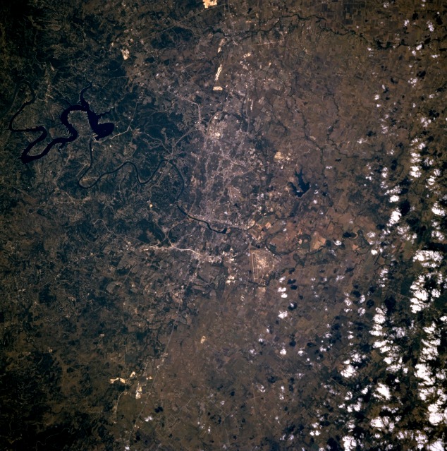 Photo: STS073-706-45