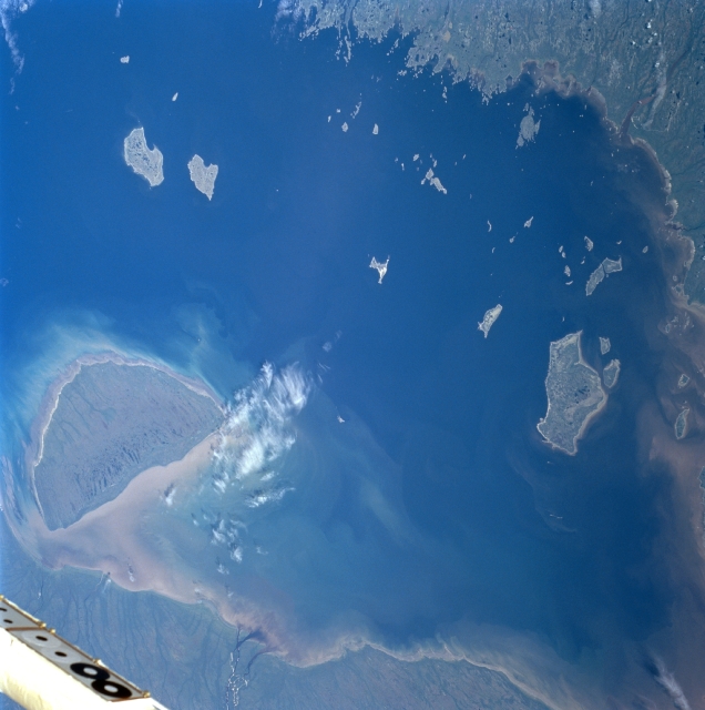 Photo: STS085-716-22