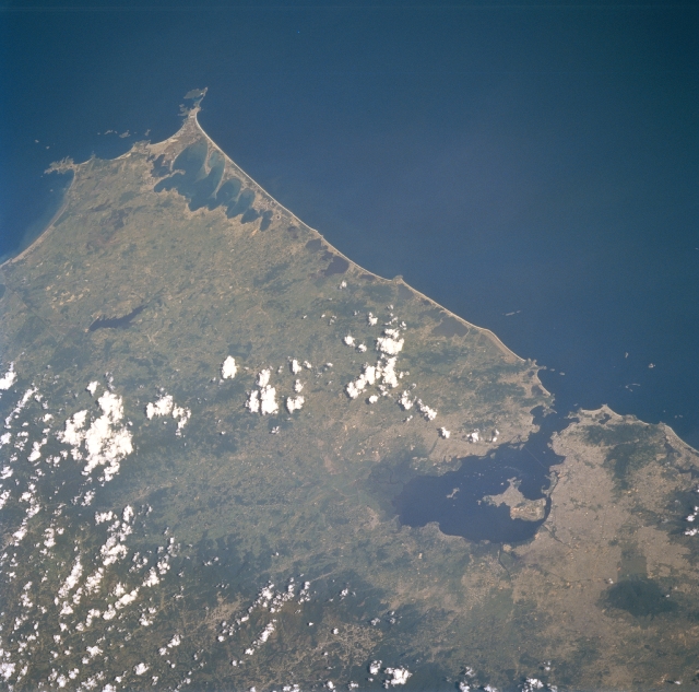 Photo: STS089-710-11