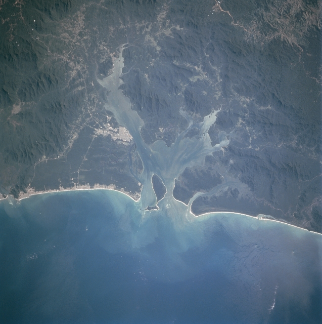 Photo: STS091-729-54